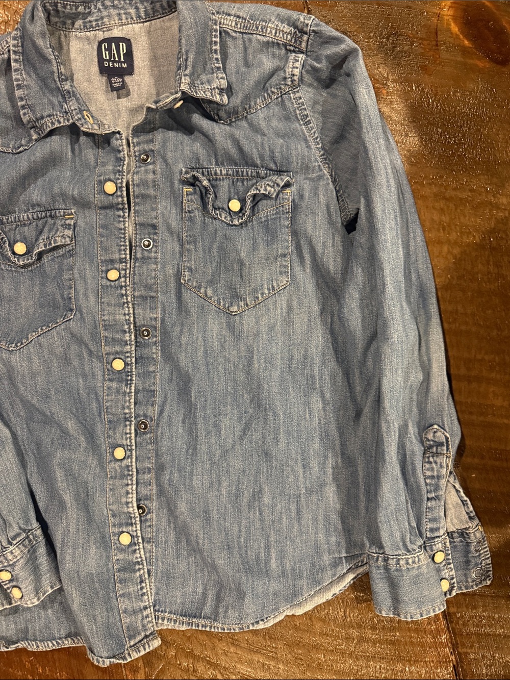 Gap denim shirt size medium petite - Picture 4 of 5